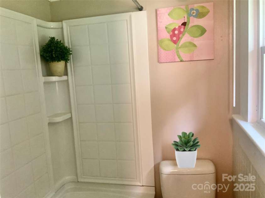 439 17th Street, Cramerton, NC 28032.  MLS# CAR4249722, YatesRealty ID 19501. Bathroom