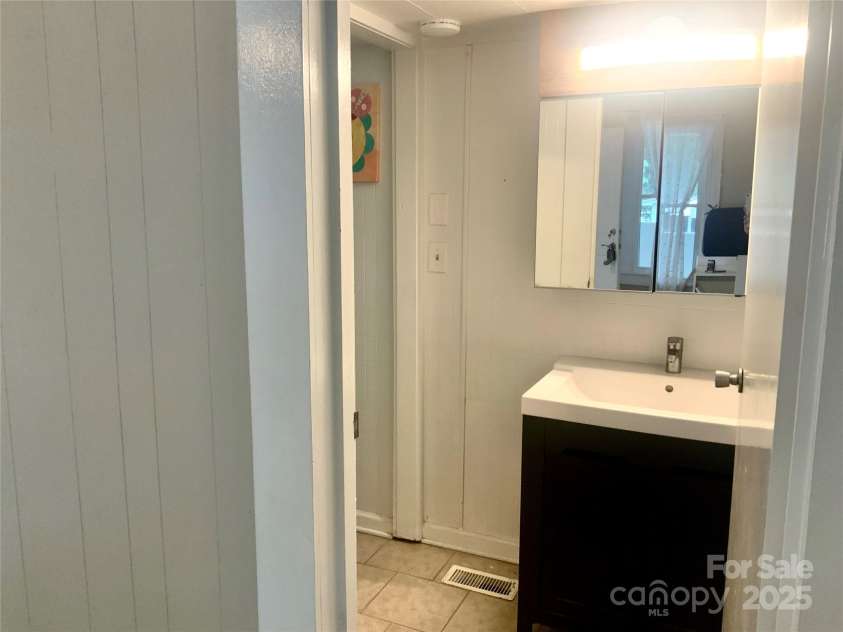 439 17th Street, Cramerton, NC 28032.  MLS# CAR4249722, YatesRealty ID 19501. Bathroom