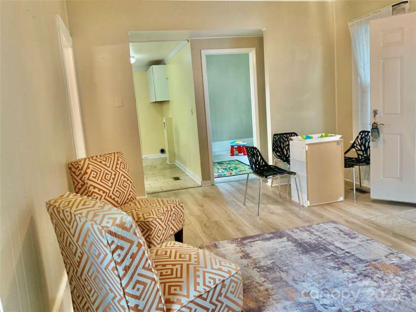 439 17th Street, Cramerton, NC 28032.  MLS# CAR4249722, YatesRealty ID 19501. Living room