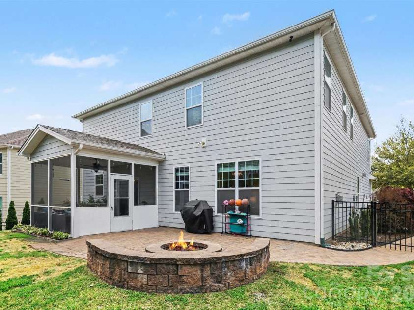 850 Coralbell Way, Fort Mill, SC 29708.  MLS# CAR4365980, YatesRealty ID 19501. Fenced backyard with paver patio and firepit