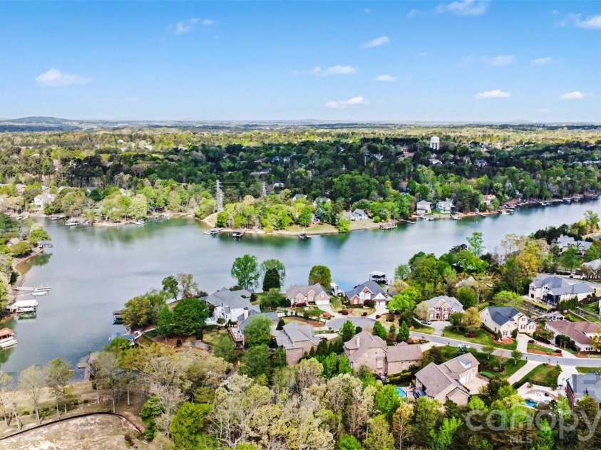 850 Coralbell Way, Fort Mill, SC 29708.  MLS# CAR4365980, YatesRealty ID 19501. Nearby Lake Wylie/Catawba River