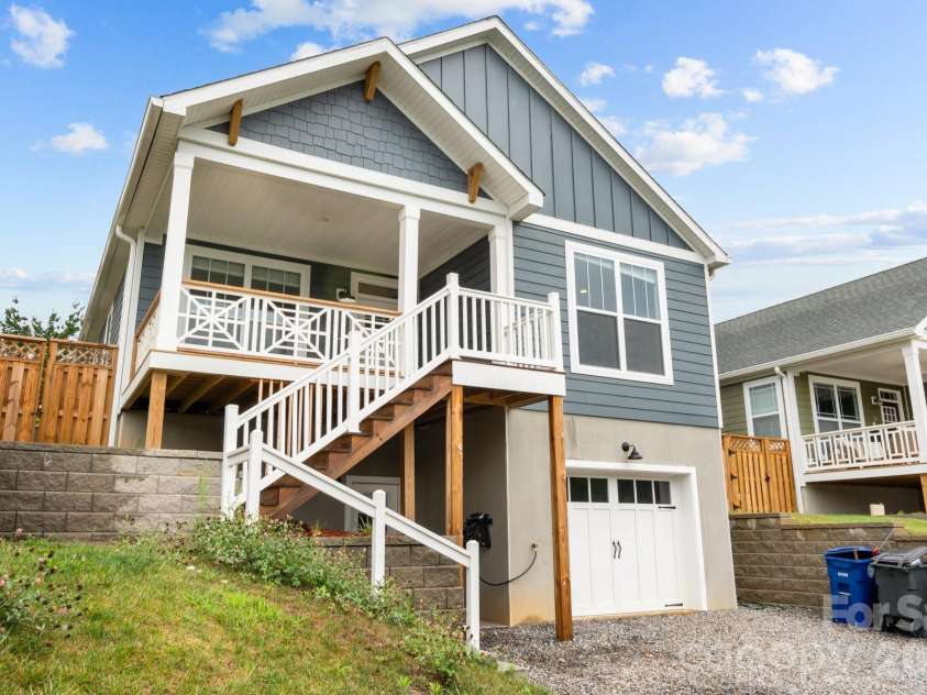 1112 Blueview Drive, Black Mountain, NC 28711.  MLS# CAR4355957, YatesRealty ID 19502. 