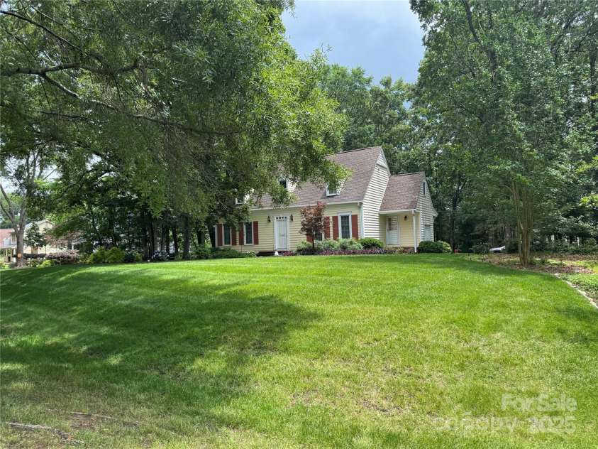 7137 Sythe Court, Charlotte, NC 28226.  MLS# CAR4270870, YatesRealty ID 19502. 