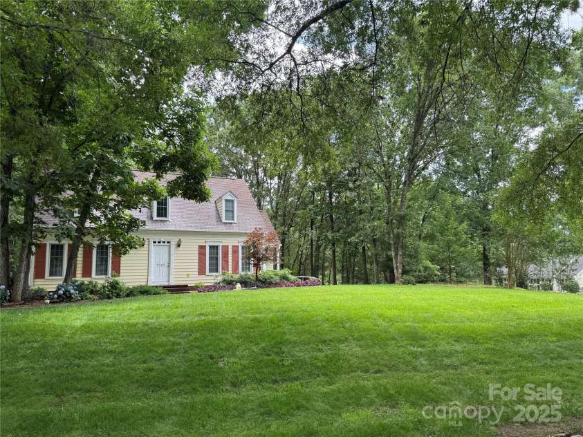 7137 Sythe Court, Charlotte, NC 28226.  MLS# CAR4270870, YatesRealty ID 19502. 