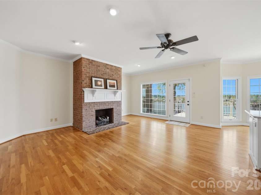 3820 8th Street Place, Hickory, NC 28601.  MLS# CAR4366110, YatesRealty ID 19503. 
