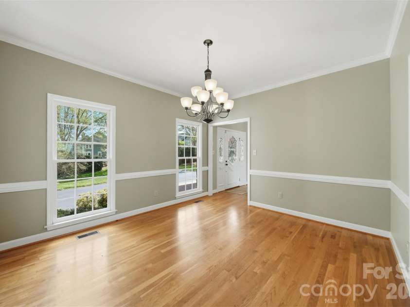 3820 8th Street Place, Hickory, NC 28601.  MLS# CAR4366110, YatesRealty ID 19503. 