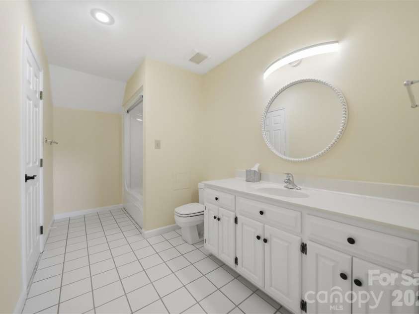 3820 8th Street Place, Hickory, NC 28601.  MLS# CAR4366110, YatesRealty ID 19503. 
