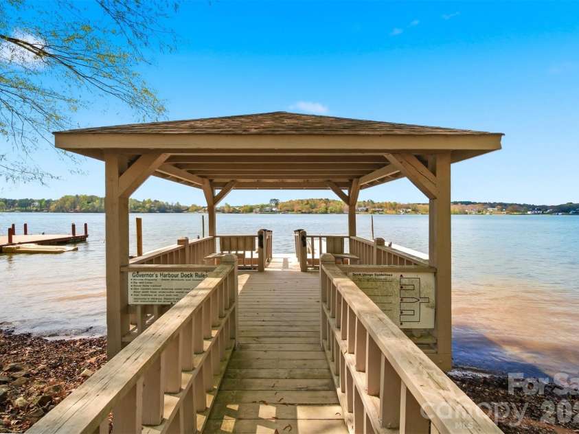 3820 8th Street Place, Hickory, NC 28601.  MLS# CAR4366110, YatesRealty ID 19503. 