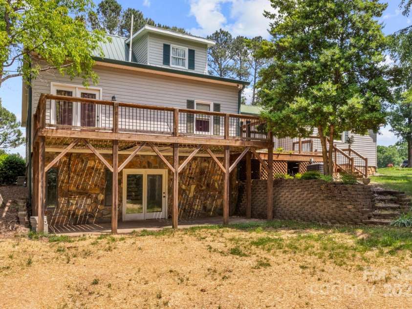 450 Lemmons Road, Mooresboro, NC 28114.  MLS# CAR4248838, YatesRealty ID 19504. Convenient Walk out Bsmt Level fully finished