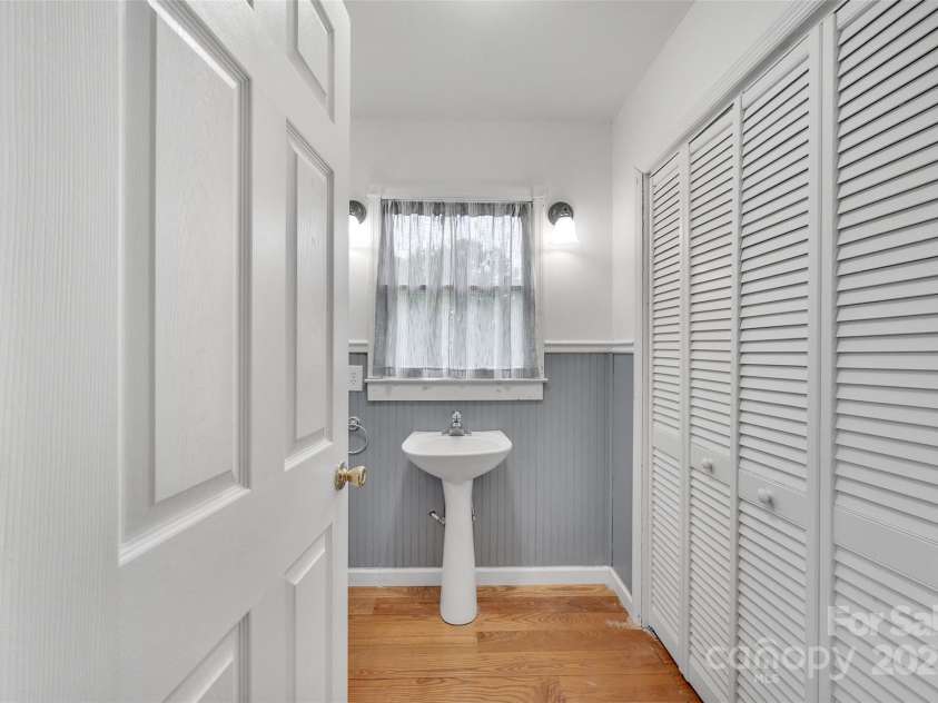 450 Lemmons Road, Mooresboro, NC 28114.  MLS# CAR4248838, YatesRealty ID 19504. Loft bath with large closet to the right