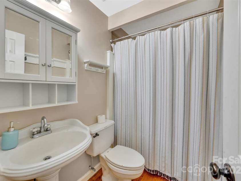 450 Lemmons Road, Mooresboro, NC 28114.  MLS# CAR4248838, YatesRealty ID 19504. Main level bathroom