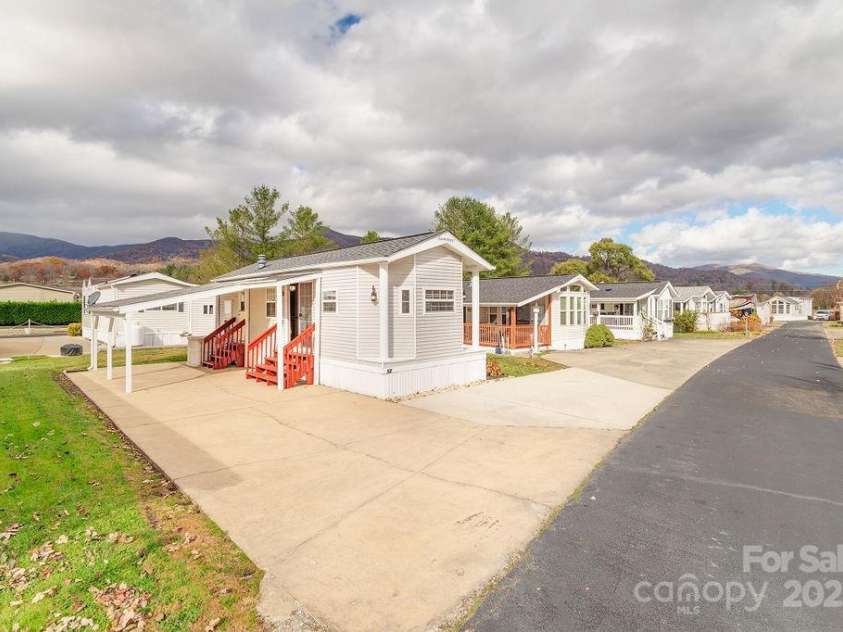 52 Strollers Lane, Waynesville, NC 28785.  MLS# CAR4197331, YatesRealty ID 19505. 