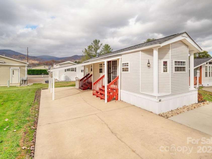 52 Strollers Lane, Waynesville, NC 28785.  MLS# CAR4197331, YatesRealty ID 19505. 