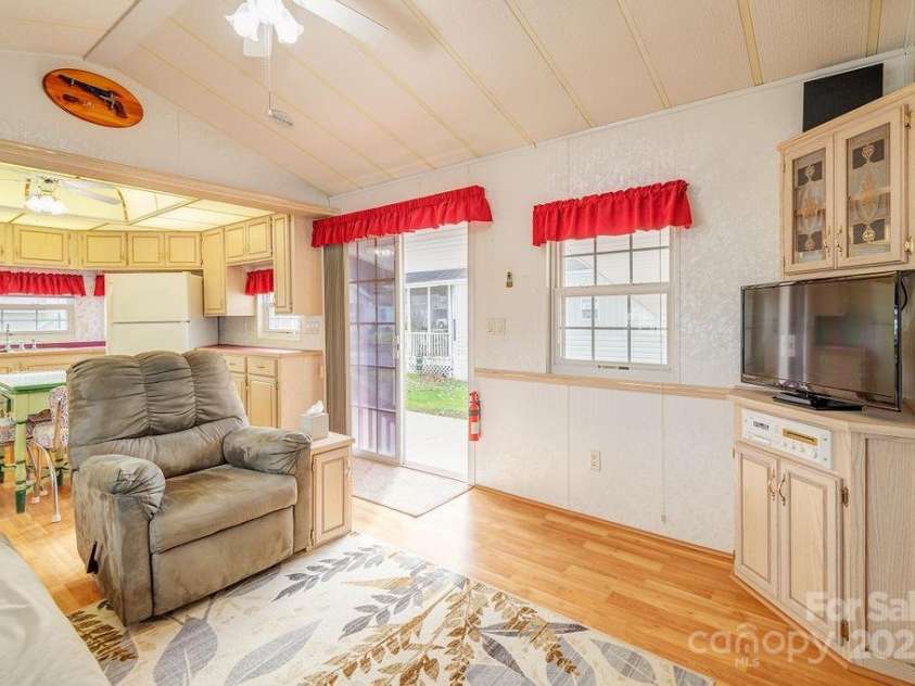 52 Strollers Lane, Waynesville, NC 28785.  MLS# CAR4197331, YatesRealty ID 19505. 