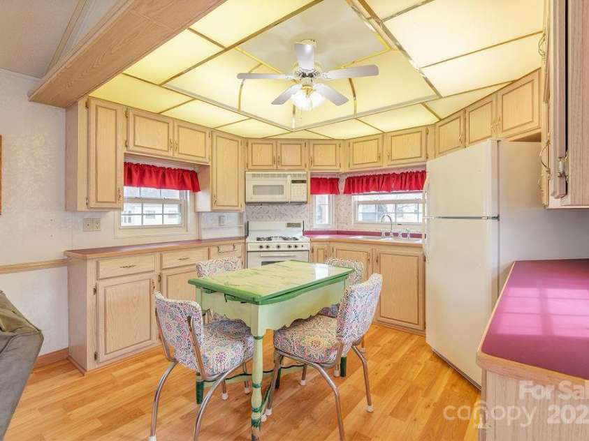 52 Strollers Lane, Waynesville, NC 28785.  MLS# CAR4197331, YatesRealty ID 19505. 