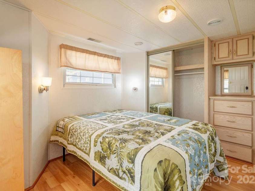 52 Strollers Lane, Waynesville, NC 28785.  MLS# CAR4197331, YatesRealty ID 19505. 