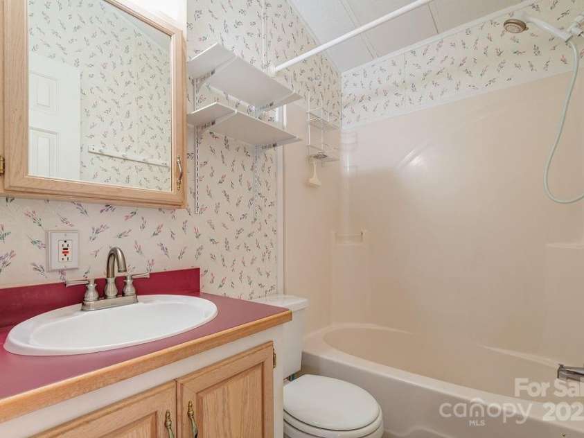 52 Strollers Lane, Waynesville, NC 28785.  MLS# CAR4197331, YatesRealty ID 19505. 