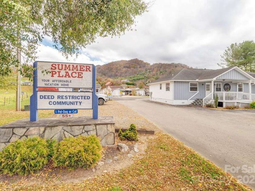 52 Strollers Lane, Waynesville, NC 28785.  MLS# CAR4197331, YatesRealty ID 19505. 