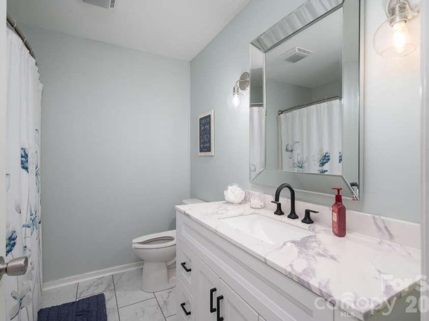 136 Persimmon Creek Road, Kings Mountain, NC 28086.  MLS# CAR4377089, YatesRealty ID 19506. 