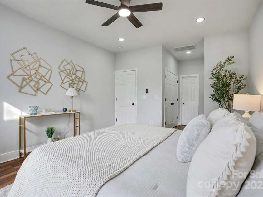 2012 Ashley Road, Charlotte, NC 28208.  MLS# CAR4330776, YatesRealty ID 19506. 