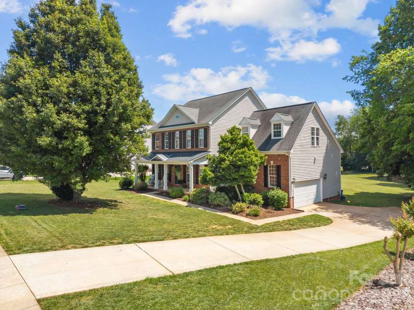 125 Sundown Cove Drive, Mooresville, NC 28117.  MLS# CAR4372650, YatesRealty ID 19507. 