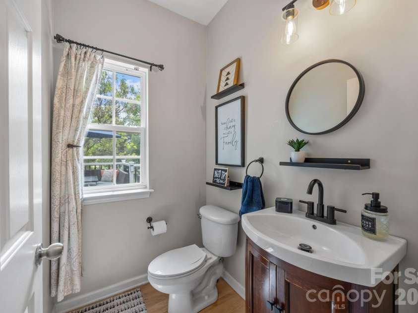 125 Sundown Cove Drive, Mooresville, NC 28117.  MLS# CAR4372650, YatesRealty ID 19507. 