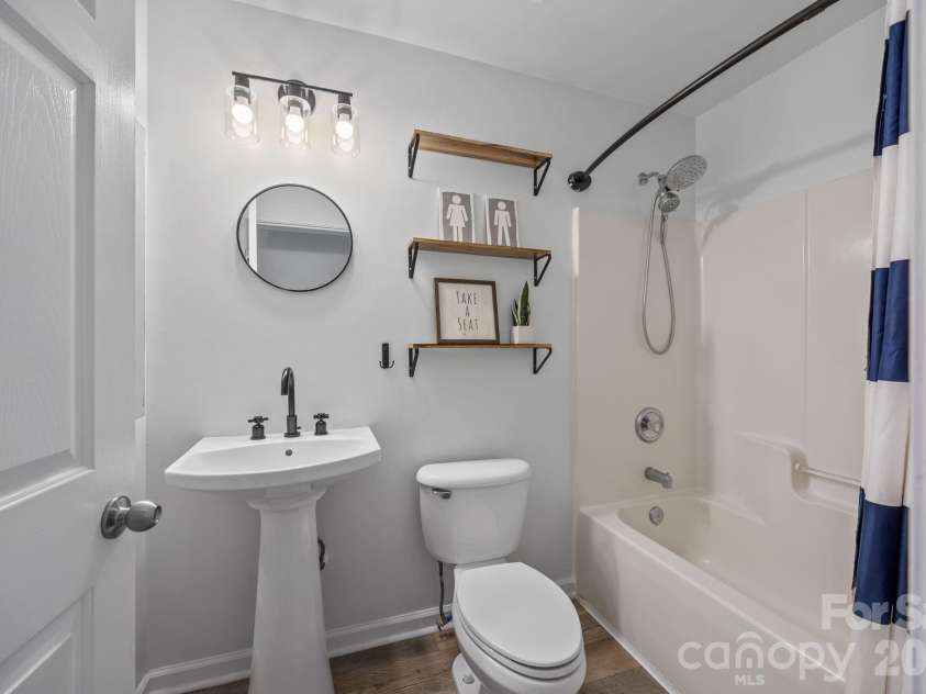 125 Sundown Cove Drive, Mooresville, NC 28117.  MLS# CAR4372650, YatesRealty ID 19507. 