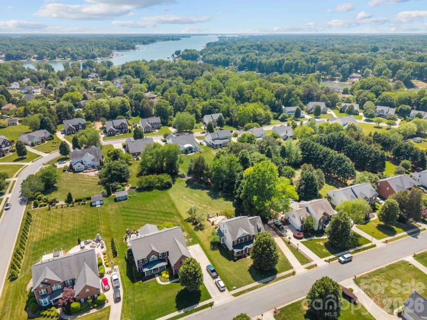 125 Sundown Cove Drive, Mooresville, NC 28117.  MLS# CAR4372650, YatesRealty ID 19507. 