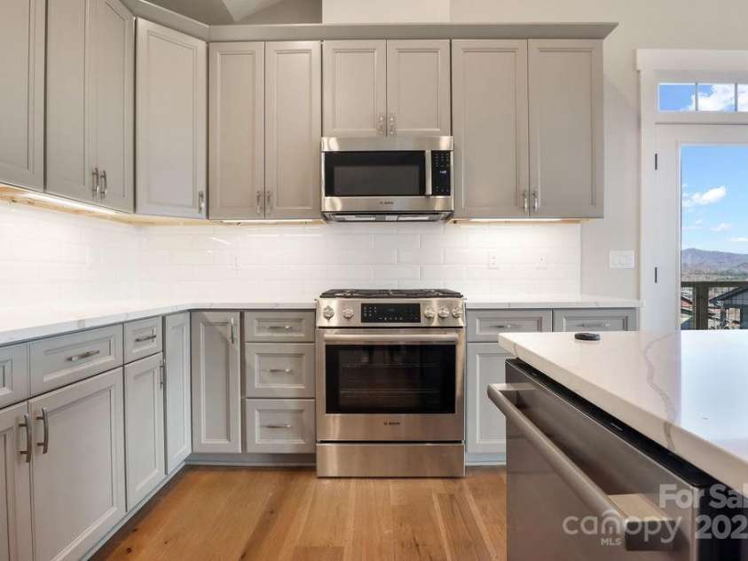 175 Waightstill Drive, Arden, NC 28704.  MLS# CAR3874338, YatesRealty ID 19507. Kitchen from Foyer View