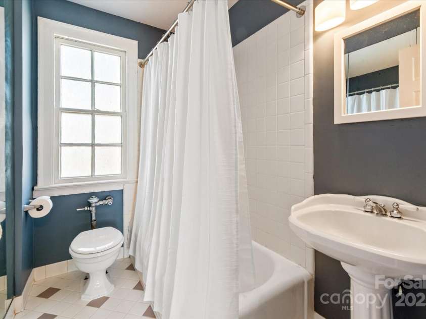 103 Laurel Avenue, Charlotte, NC 28207.  MLS# CAR4235241, YatesRealty ID 19508. Full Bath