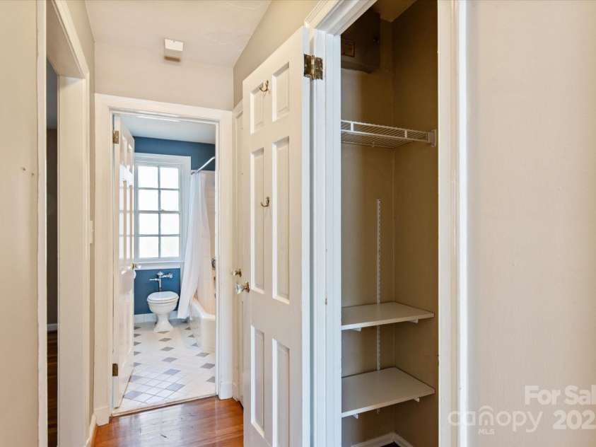 103 Laurel Avenue, Charlotte, NC 28207.  MLS# CAR4235241, YatesRealty ID 19508. Hallway