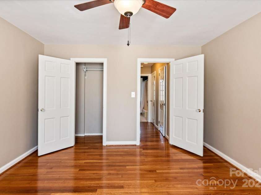 103 Laurel Avenue, Charlotte, NC 28207.  MLS# CAR4235241, YatesRealty ID 19508. Primary BED