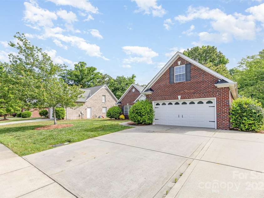 5706 Sustar Drive, Monroe, NC 28110.  MLS# CAR4253819, YatesRealty ID 19509. 