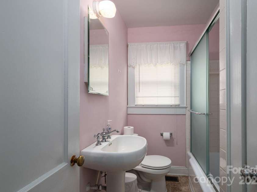 1544 Kings Road, Shelby, NC 28150.  MLS# CAR4306163, YatesRealty ID 1951. Bathroom 2