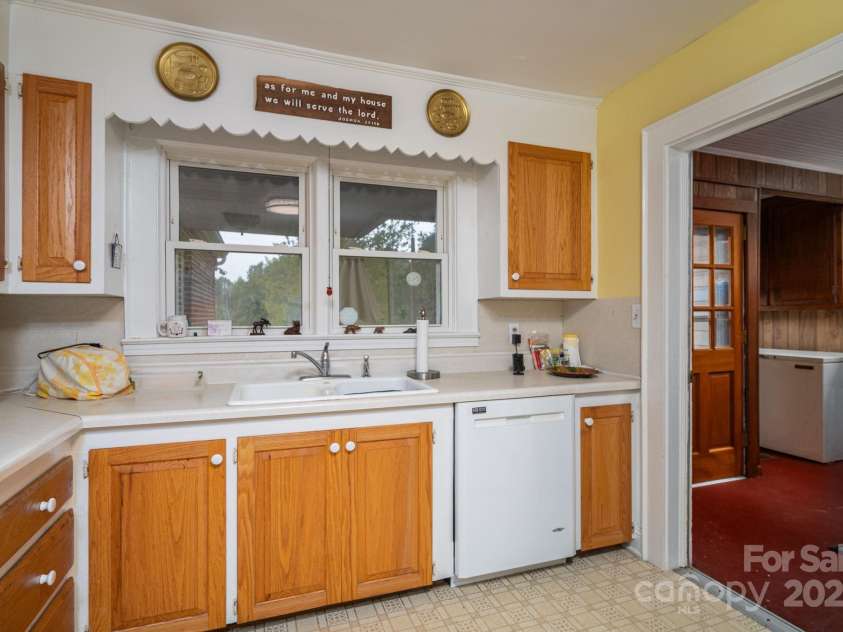 1544 Kings Road, Shelby, NC 28150.  MLS# CAR4306163, YatesRealty ID 1951. Kitchen