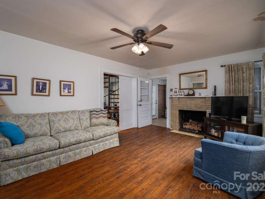 1544 Kings Road, Shelby, NC 28150.  MLS# CAR4306163, YatesRealty ID 1951. Living Room