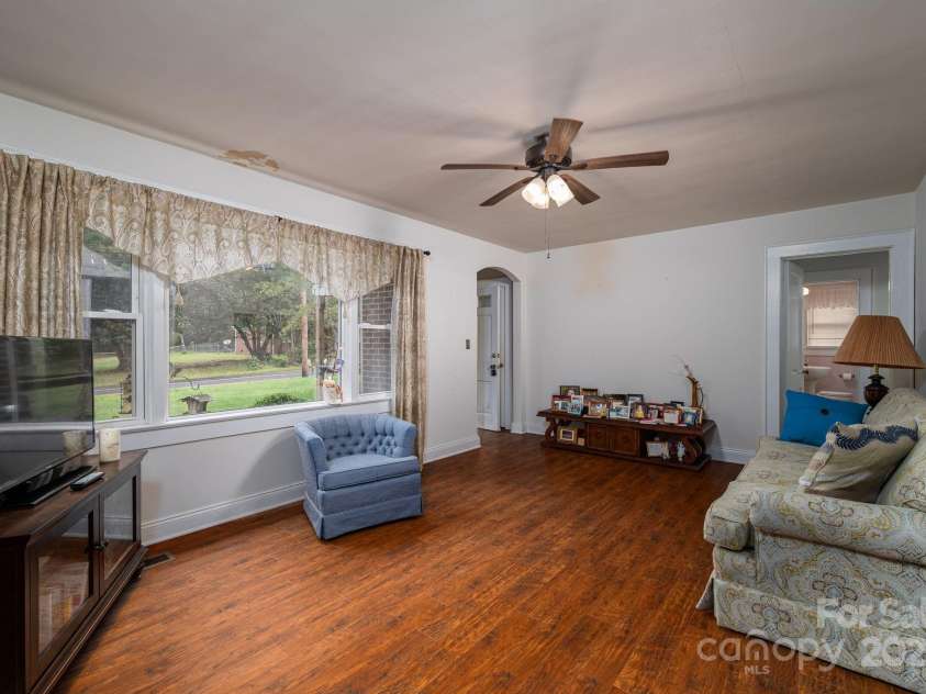 1544 Kings Road, Shelby, NC 28150.  MLS# CAR4306163, YatesRealty ID 1951. Living Room