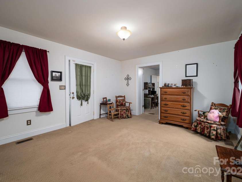 1544 Kings Road, Shelby, NC 28150.  MLS# CAR4306163, YatesRealty ID 1951. Master Suite