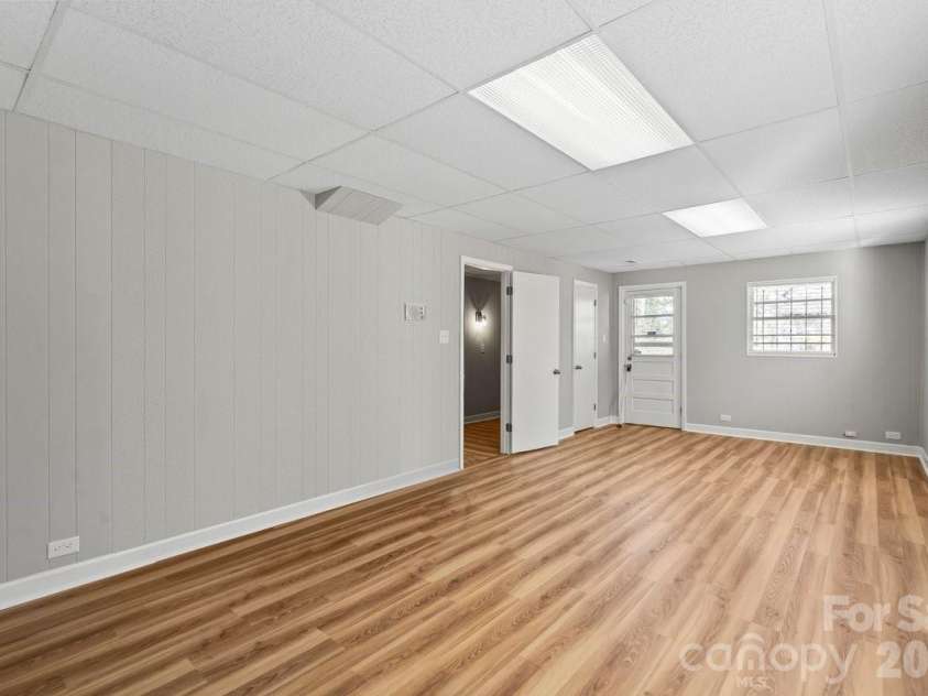 1717 Woodvalley Drive, Charlotte, NC 28216.  MLS# CAR4342546, YatesRealty ID 19511. 