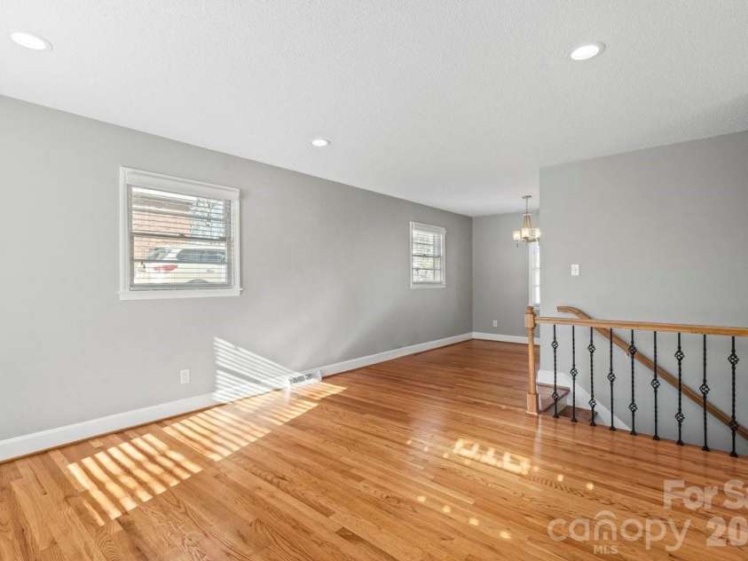 1717 Woodvalley Drive, Charlotte, NC 28216.  MLS# CAR4342546, YatesRealty ID 19511. 