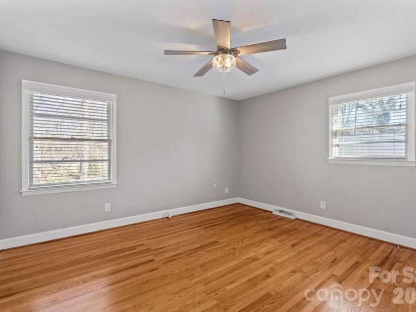 1717 Woodvalley Drive, Charlotte, NC 28216.  MLS# CAR4342546, YatesRealty ID 19511. 