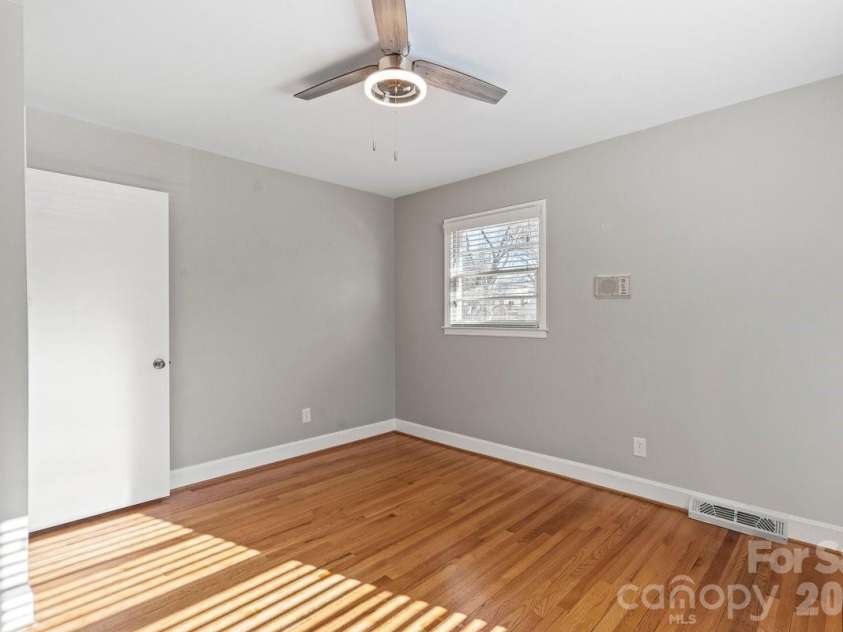 1717 Woodvalley Drive, Charlotte, NC 28216.  MLS# CAR4342546, YatesRealty ID 19511. 