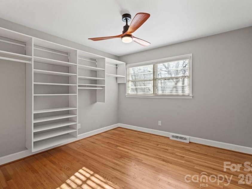 1717 Woodvalley Drive, Charlotte, NC 28216.  MLS# CAR4342546, YatesRealty ID 19511. 