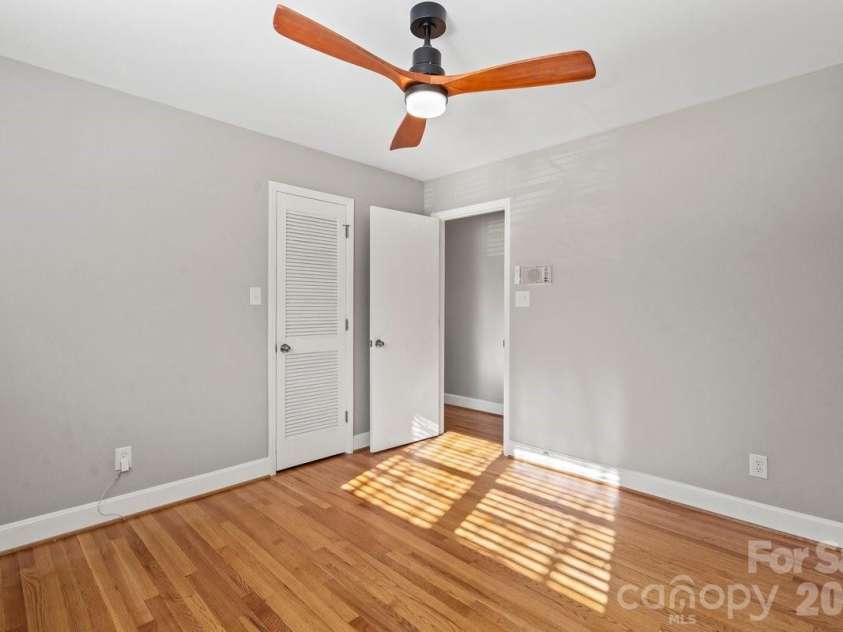 1717 Woodvalley Drive, Charlotte, NC 28216.  MLS# CAR4342546, YatesRealty ID 19511. 