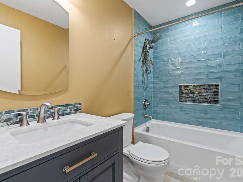 1717 Woodvalley Drive, Charlotte, NC 28216.  MLS# CAR4342546, YatesRealty ID 19511. 