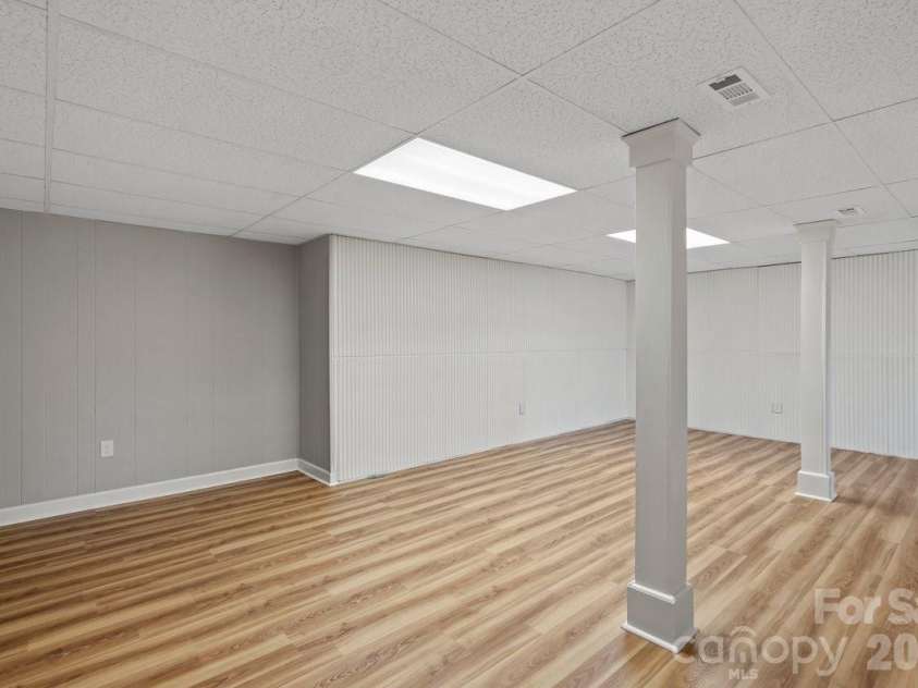 1717 Woodvalley Drive, Charlotte, NC 28216.  MLS# CAR4342546, YatesRealty ID 19511. 
