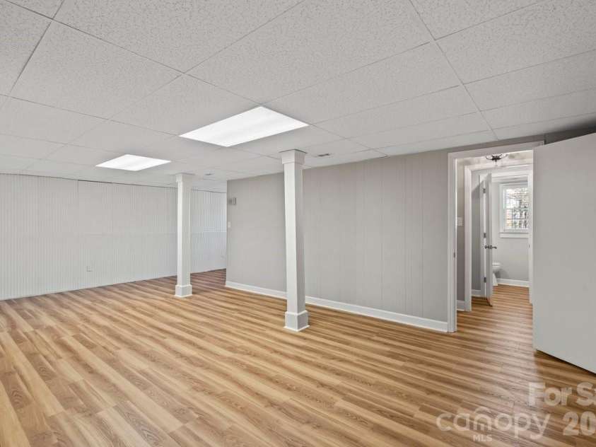 1717 Woodvalley Drive, Charlotte, NC 28216.  MLS# CAR4342546, YatesRealty ID 19511. 