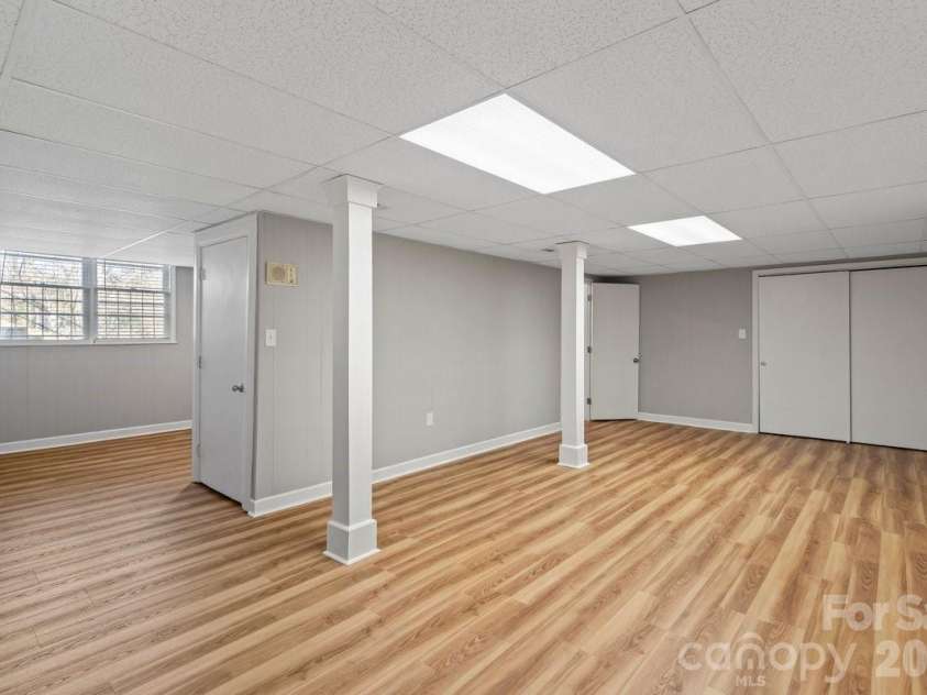 1717 Woodvalley Drive, Charlotte, NC 28216.  MLS# CAR4342546, YatesRealty ID 19511. 