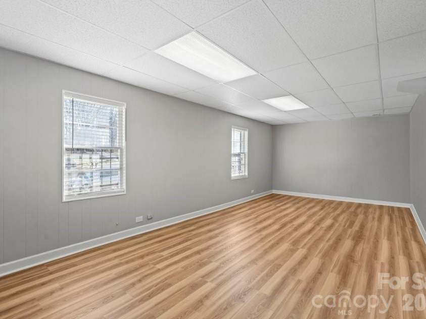1717 Woodvalley Drive, Charlotte, NC 28216.  MLS# CAR4342546, YatesRealty ID 19511. 