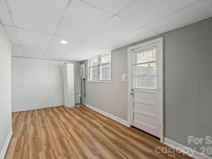 1717 Woodvalley Drive, Charlotte, NC 28216.  MLS# CAR4342546, YatesRealty ID 19511. 